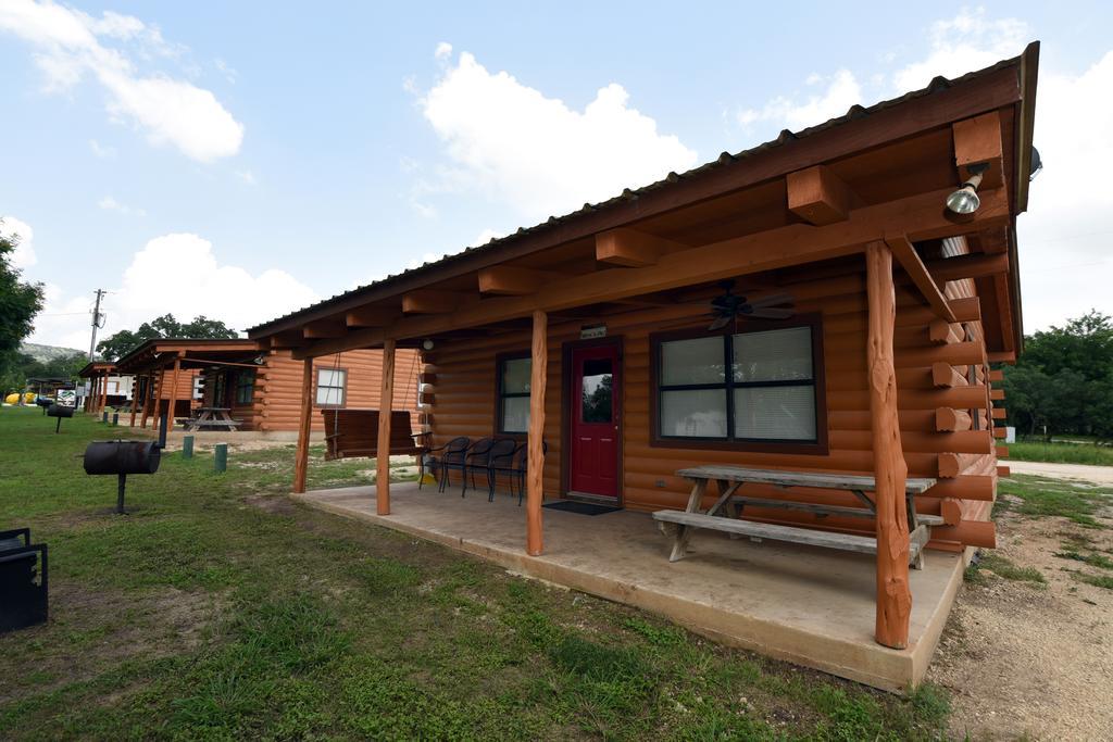 River Bluff Cabins Rio Frio Buitenkant foto